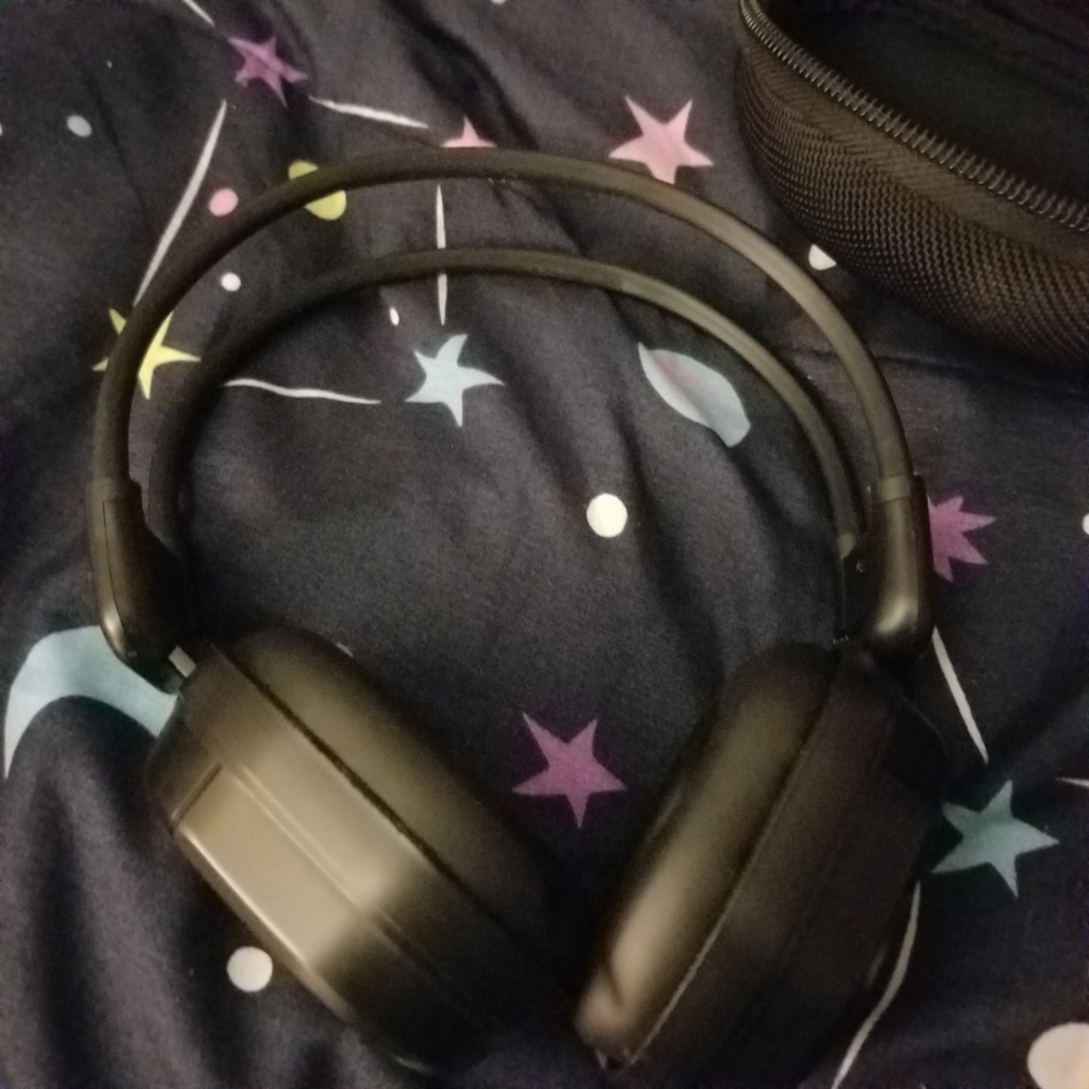 Like new wireless headphones